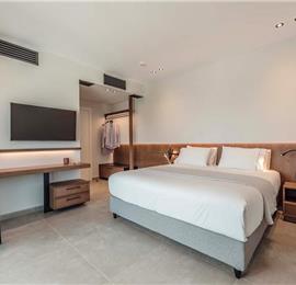 3 bedroom penthouse apartment with pool in Chania town, sleeps 6